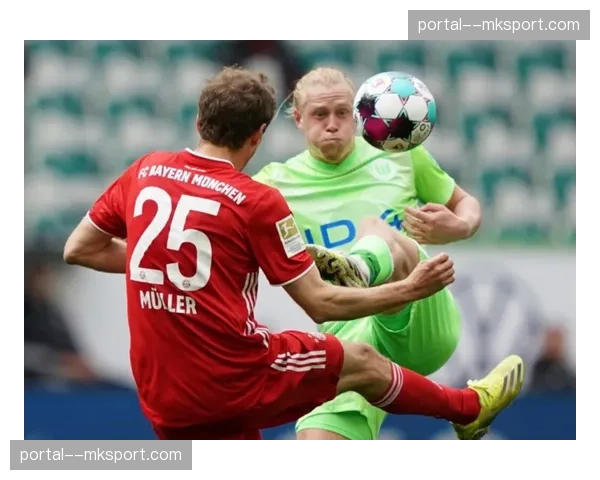 镜头捕捉：穆西亚拉精妙脚后跟传球，萨内跟进射门击中横梁