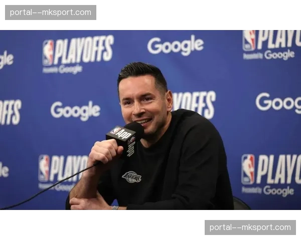 雷迪克调整湖人战术，艾顿八村塁获更多机会实施全员控球策略